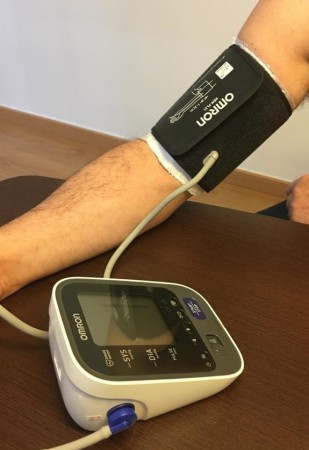 FAIXA HIGIÉNICA DESCARTÁVEL PARA BRAÇADEIRA TENSÃO ARTERIAL 